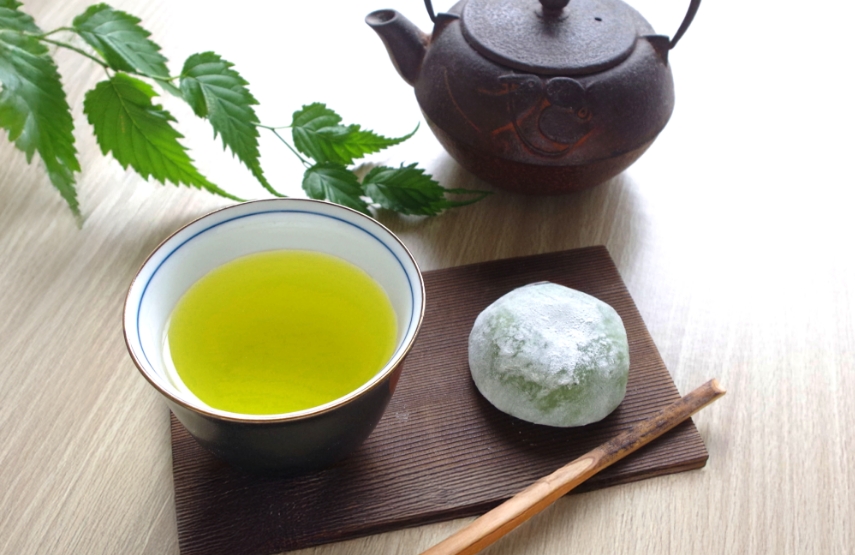 お菓子と一緒に